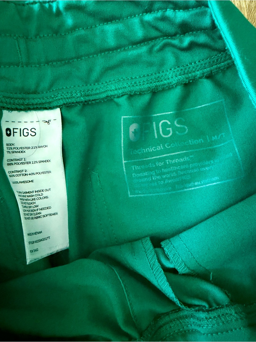FIGS Hunter Green jogger scrub pants - Picture 3 of 3
